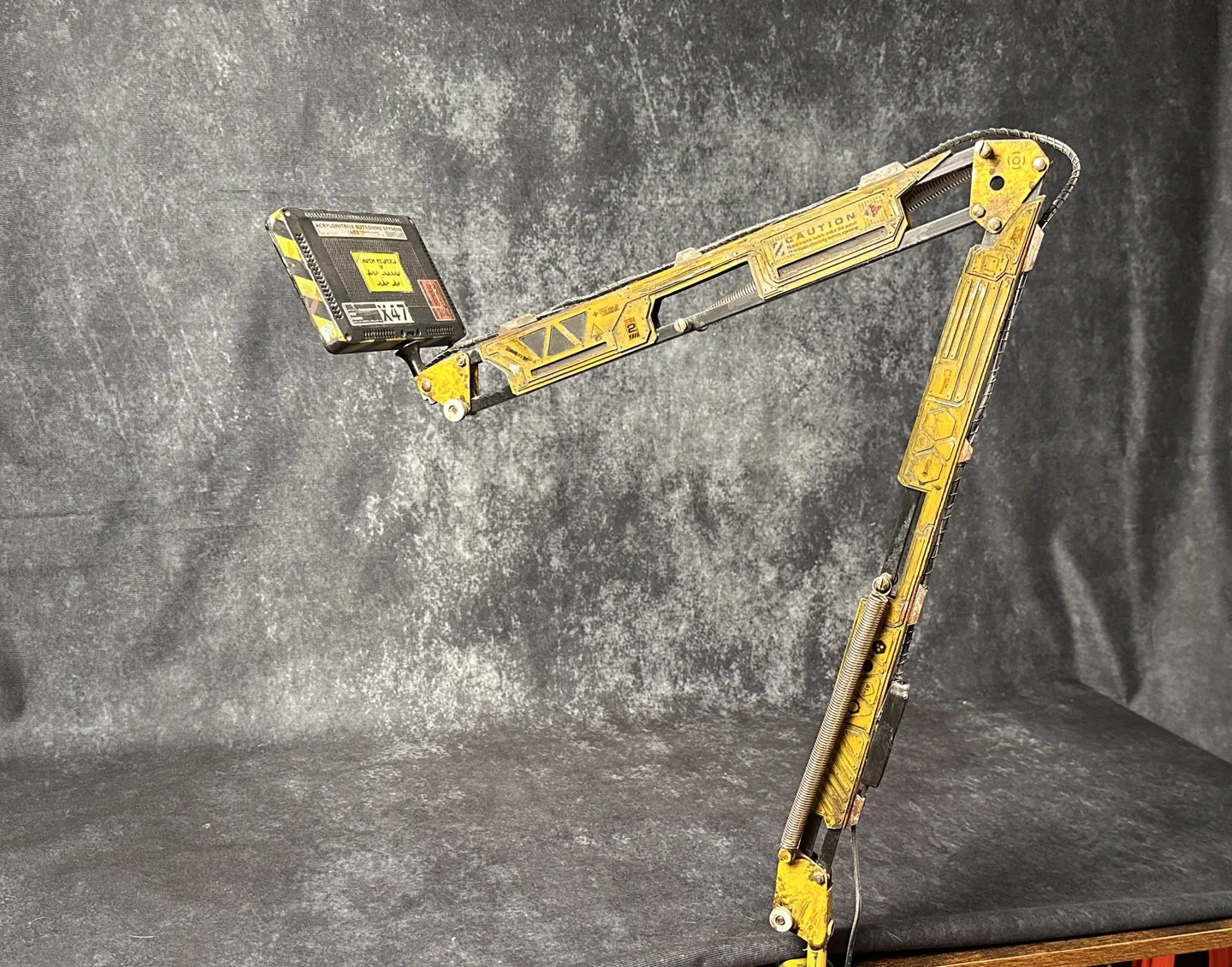 Aliens Task Lamp / finished build