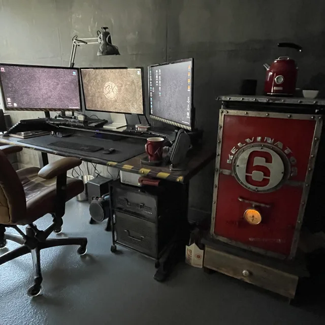 Monitor Hutch